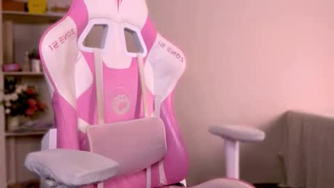 Streams schedule Wed Thursday Friday Saturday Sunday 1100-1700GMT Monday and Tuesday Day offs online show from 19, 12, 2025