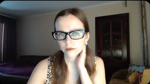Snapshot of evangeline06 chatting on 4, 3, 2025 YourMistress online show from 4, 3, 2025