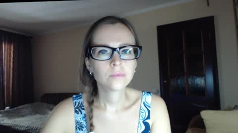 Snapshot of evangeline06 chatting on 10, 9, 2025 YourMistress online show from 10, 9, 2025