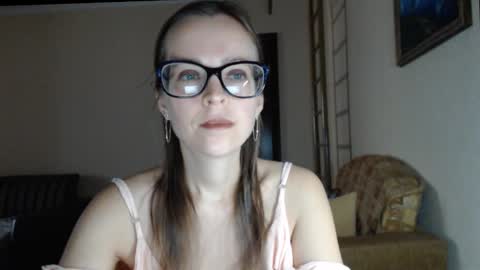 Snapshot of evangeline06 chatting on 18, 9, 2025 YourMistress online show from 18, 9, 2025