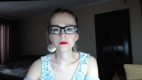 Snapshot of evangeline06 chatting on 24, 4, 2026 YourMistress online show from 24, 4, 2026