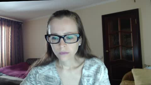 Snapshot of evangeline06 chatting on 28, 4, 2026 YourMistress online show from 28, 4, 2026