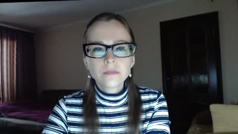 Snapshot of evangeline06 chatting on 30, 4, 2026 YourMistress online show from 30, 4, 2026