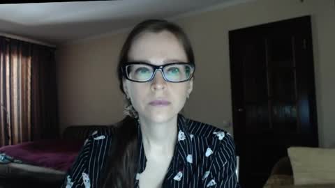 Snapshot of evangeline06 chatting on 6, 5, 2026 YourMistress online show from 6, 5, 2026