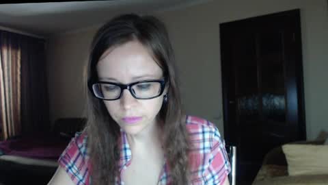 Snapshot of evangeline06 chatting on 25, 5, 2026 YourMistress online show from 25, 5, 2026