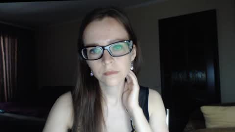 Snapshot of evangeline06 chatting on 27, 5, 2026 YourMistress online show from 27, 5, 2026