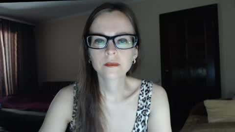Snapshot of evangeline06 chatting on 2, 6, 2026 YourMistress online show from 2, 6, 2026