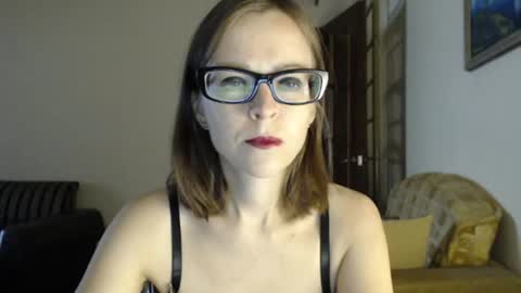 Snapshot of evangeline06 chatting on 17, 7, 2026 YourMistress online show from 17, 7, 2026