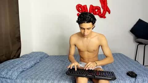 Snapshot of evans_collins24 chatting on 13, 11, 2025 Evans collins24 online show from 13, 11, 2025