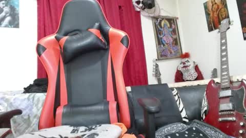 Snapshot of evans_xy chatting on 25, 4, 2026 evans_xy online show from 25, 4, 2026