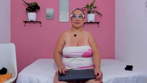 Snapshot of evapalmer_1 chatting on 24, 9, 2025 evapalmer_1 online show from 24, 9, 2025