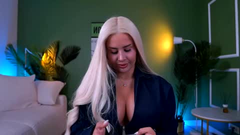 Snapshot of evazane chatting on 9, 5, 2026 Eva online show from 9, 5, 2026