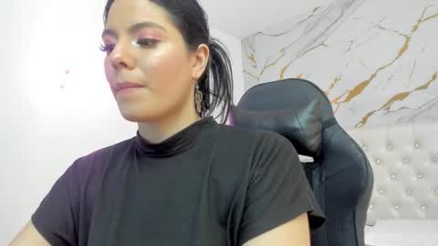 evelin__thompsson online show from 25, 3, 2026