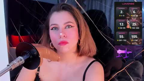 Snapshot of evelin_belen chatting on 14, 10, 2025 EVELIN online show from 14, 10, 2025