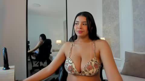 E V E L I N online show from 1, 4, 2026