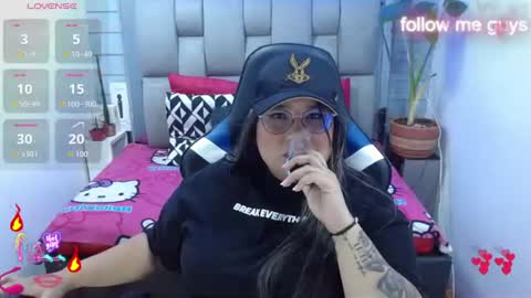 Snapshot of evelin_zaens chatting on 20, 6, 2026 evelin zaens online show from 20, 6, 2026