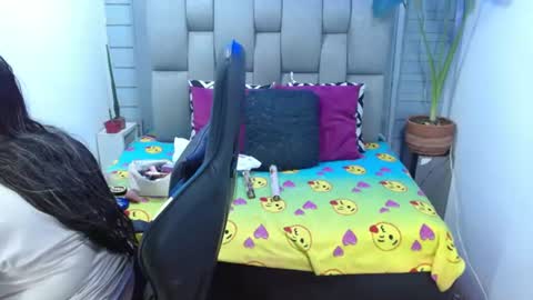 Snapshot of evelin_zaens chatting on 15, 7, 2026 evelin zaens online show from 15, 7, 2026