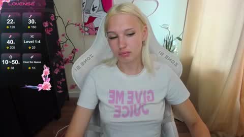Snapshot of evelinalu chatting on 16, 7, 2026 Evelina online show from 16, 7, 2026