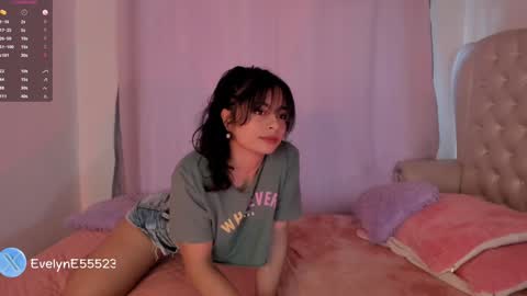 Snapshot of evelyn_evelyn chatting on 2, 1, 2025 evelyn evelyn online show from 2, 1, 2025