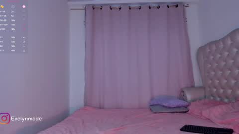 Snapshot of evelyn_evelyn chatting on 22, 2, 2025 evelyn evelyn online show from 22, 2, 2025