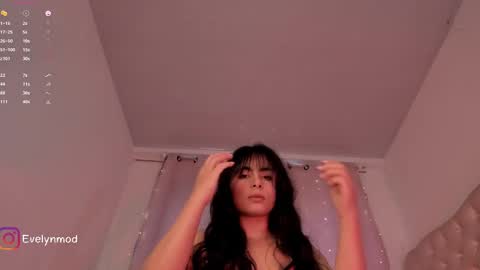 Snapshot of evelyn_evelyn chatting on 8, 3, 2025 evelyn evelyn online show from 8, 3, 2025