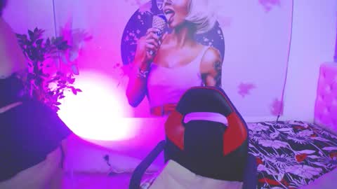 Snapshot of evelyn_mature19 chatting on 13, 9, 2025 Juliana online show from 13, 9, 2025