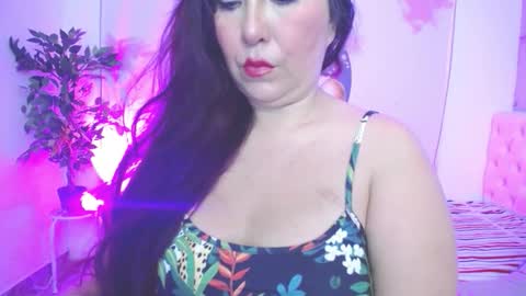 Snapshot of evelyn_mature19 chatting on 14, 9, 2025 Juliana online show from 14, 9, 2025