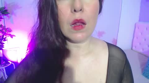 Snapshot of evelyn_mature19 chatting on 9, 10, 2025 Juliana online show from 9, 10, 2025