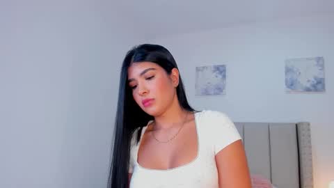 Snapshot of evelyn_montoya chatting on 8, 9, 2025 Evelyn online show from 8, 9, 2025