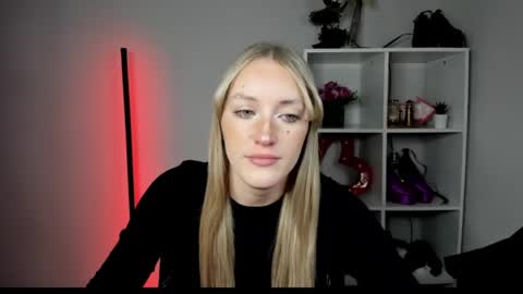 Snapshot of evelynblond chatting on 8, 7, 2026 evelynblond online show from 8, 7, 2026