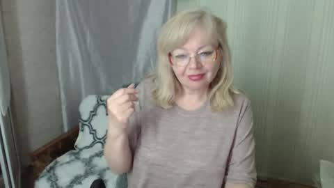 Snapshot of evelynloveshy chatting on 28, 4, 2026 BarbaraBlondy online show from 28, 4, 2026