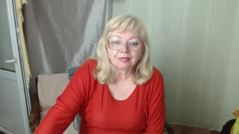 Snapshot of evelynloveshy chatting on 16, 5, 2026 BarbaraBlondy online show from 16, 5, 2026