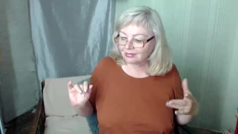Snapshot of evelynloveshy chatting on 23, 5, 2026 BarbaraBlondy online show from 23, 5, 2026