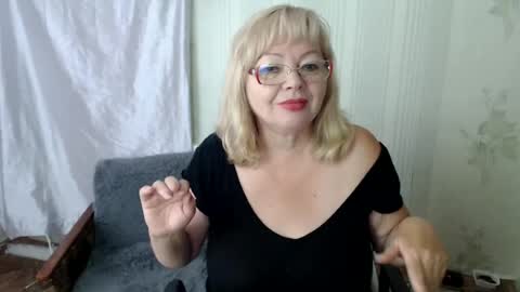 Snapshot of evelynloveshy chatting on 10, 7, 2026 BarbaraBlondy online show from 10, 7, 2026