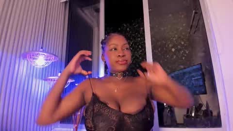 EvelynZoee online show from 5, 10, 2025