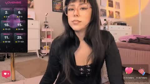 Evie Luna online show from 3, 3, 2025