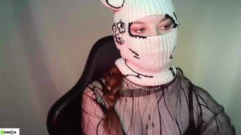 Snapshot of evie_muna chatting on 18, 5, 2026 Renesme White Im here from Monday to Friday online show from 18, 5, 2026