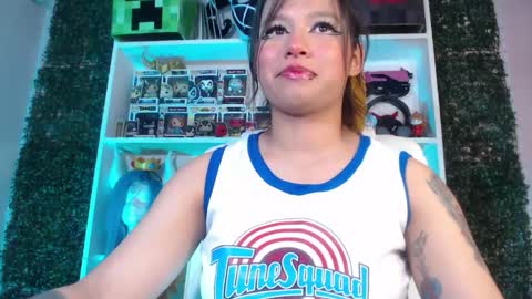 Snapshot of evybubbles_ chatting on 23, 5, 2026 Im Evy online show from 23, 5, 2026