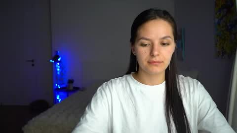 ewelynscott online show from 30, 11, 2025