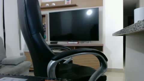 Snapshot of exotic_dude chatting on 14, 2, 2025 camilo online show from 14, 2, 2025