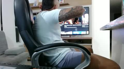 Snapshot of exotic_dude chatting on 14, 2, 2025 camilo online show from 14, 2, 2025