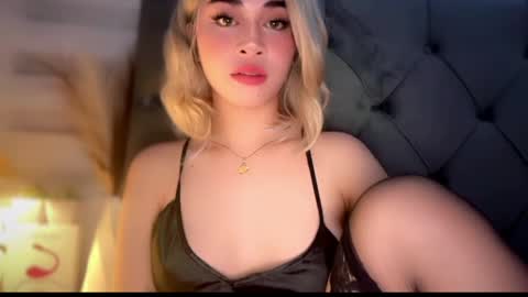 Snapshot of expensivets_chloe chatting on 24, 5, 2026 chloee online show from 24, 5, 2026