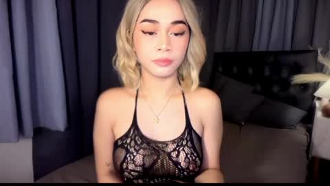 Snapshot of expensivets_chloe chatting on 4, 6, 2026 chloee online show from 4, 6, 2026