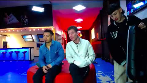 extrangers online show from 16, 9, 2025