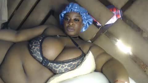 Snapshot of eyshaexotii chatting on 24, 11, 2025 eyshaexotii online show from 24, 11, 2025