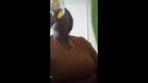 Snapshot of eyshaexotii chatting on 14, 12, 2025 eyshaexotii online show from 14, 12, 2025