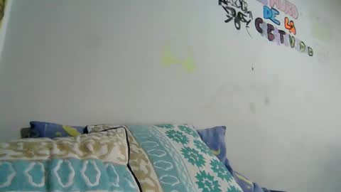 Snapshot of ezlngirl chatting on 17, 5, 2026 Aimee online show from 17, 5, 2026