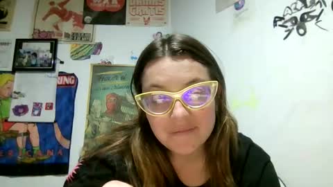 Snapshot of ezlngirl chatting on 19, 5, 2026 Aimee online show from 19, 5, 2026
