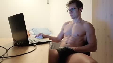 Snapshot of f24570a chatting on 1, 12, 2024 Mick online show from 1, 12, 2024