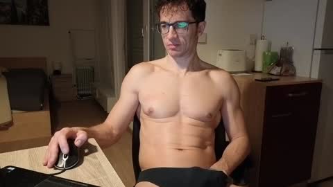 Snapshot of f24570a chatting on 5, 2, 2025 Mick online show from 5, 2, 2025